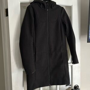 Lululemon Studio Softshell *Tweed
Black. EUC. I believe it is a 6 (see pics)